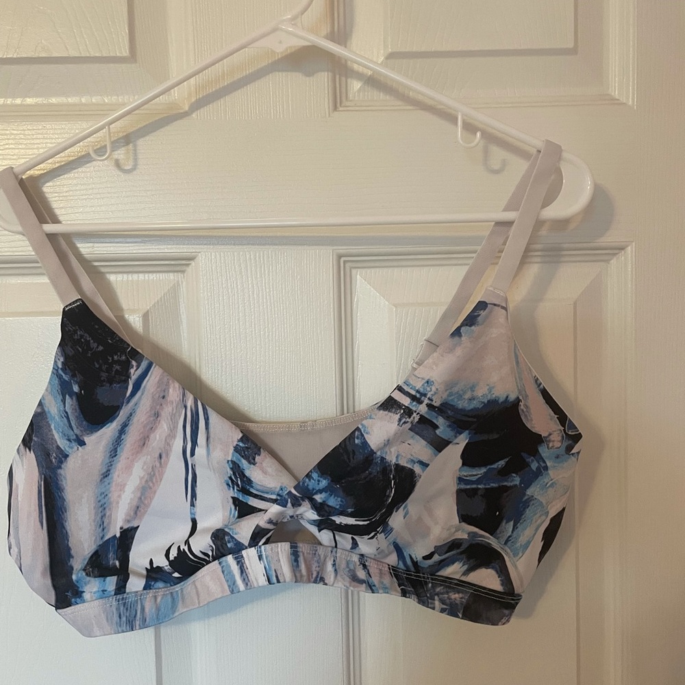 Fabletics Low Impact Sports Lounge Bra/Bralette
